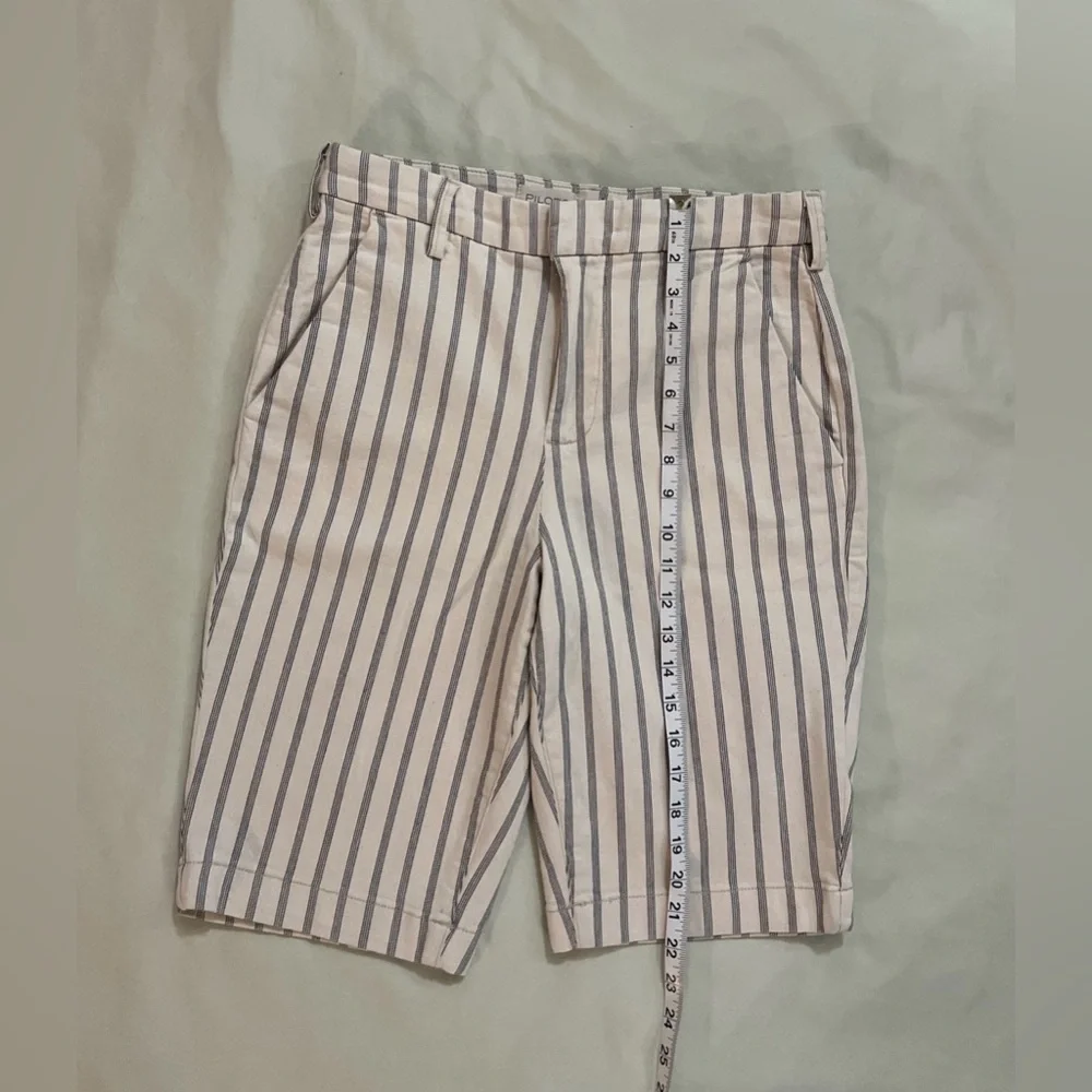 Anthropologie x Pilcro
Size 30 Cream color shorts EUC - Picture 9 of 16